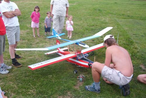 v Da�ic�ch se vyn�ej� v�tron� takto